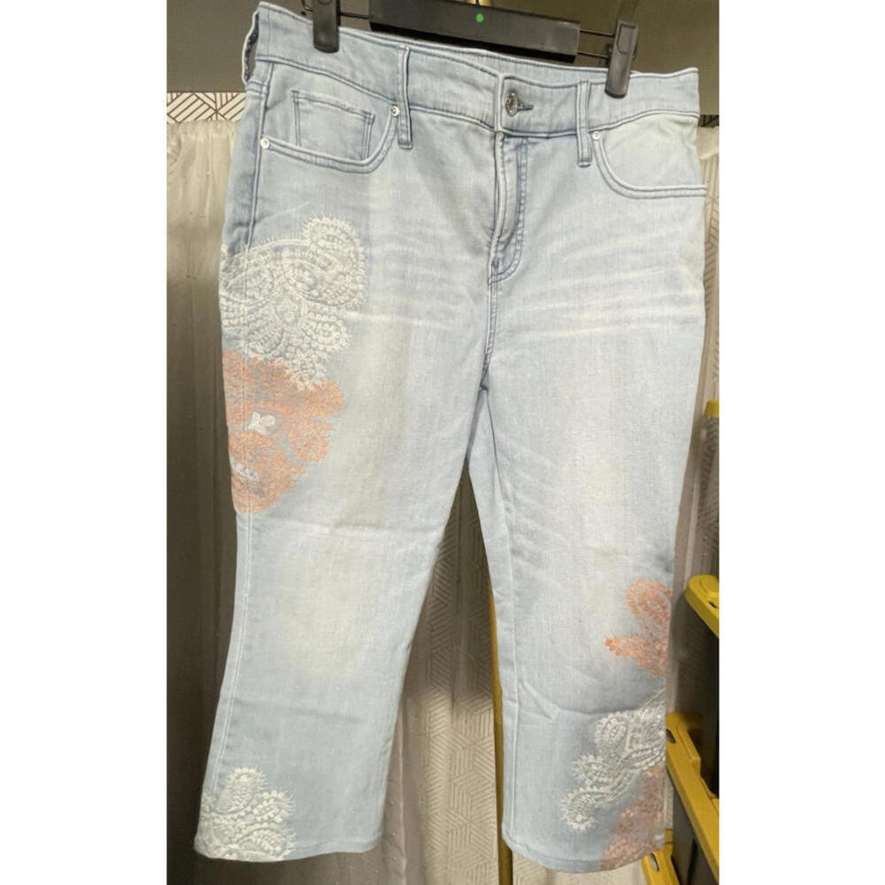 Chico's Embroidered So Slimming Girlfriend Kick Flare Cropped Jeans Sz 1 (8)